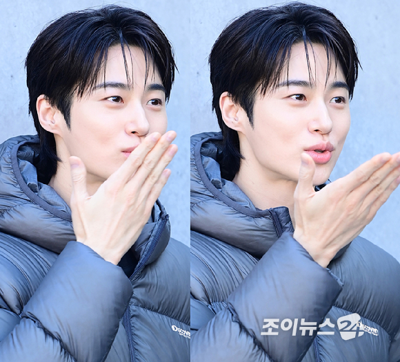 배우 변우석이 23일 오후 서울 성동구 코사이어티 서울숲에서 진행된 DISCOVERY WINTER BASE CAMP 포토콜 행사에 참석하고 있다. [사진=정소희 기자]