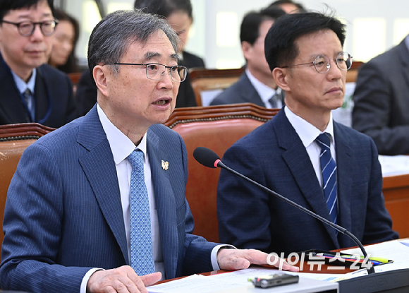 조현 외교부 장관이 28일 서울 여의도 국회에서 열린 외교통일위원회 국정감사에서 질의에 답하고 있다. [사진=곽영래 기자]