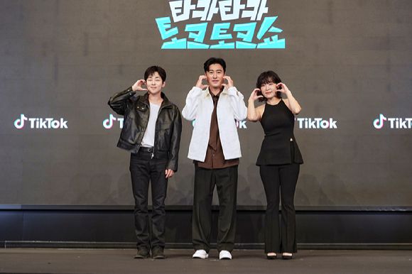 '티키티키 타카타카 토크토크쇼' 제작발표회에 참석한 안정환 [사진=틱톡 ]