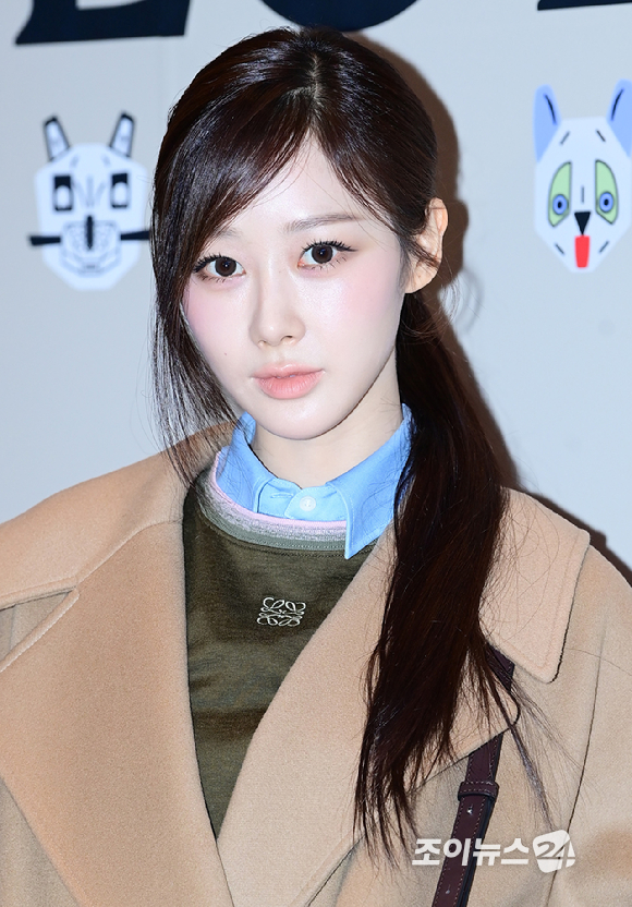 그룹 에스파(aespa) 지젤이 20일 오후 서울 CGV 용산아이파크몰에서 열린 로에베 '루이스 웨인 사랑을 그린 고양이 화가' 스크리닝 이벤트 포토콜 행사에 참석하고 있다. [사진=정소희 기자]