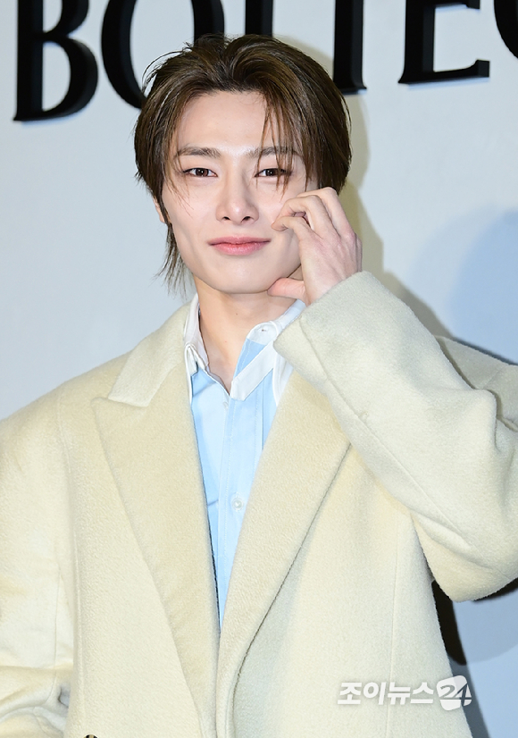 그룹 스트레이 키즈 아이엔이 28일 오후 서울 성동구 성수동 에스팩토리D동에서 열린 보테가 베네타 2026 여름 프라이빗 뷰 포토콜 행사에 참석하고 있다. [사진=정소희 기자]