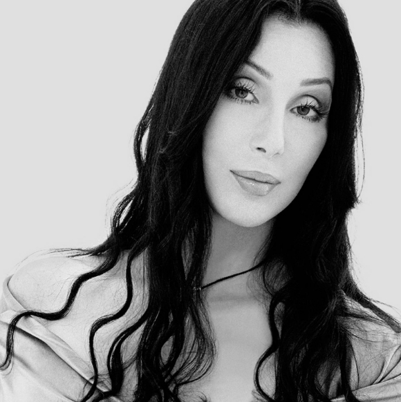 셰어가 40세 연하 음반 제작자와의 열애를 인정했다. [사진=셰어 인스타그램]