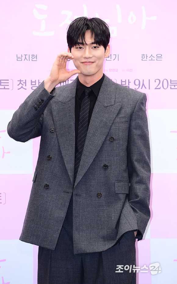 배우 홍민기가 30일 오후 서울 마포구 스탠포드호텔에서 열린 KBS2 새 토일 미니시리즈 '은애하는 도적님아' 제작발표회에 참석하고 있다. [사진=정소희 기자]