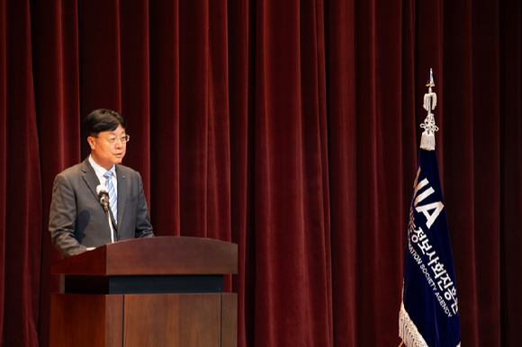 김형철 한국지능정보사회진흥원(NIA) 제16대 원장이 1일 대구본원에서 열린 취임식에서 취임사를 하고 있다. [사진=한국지능정보사회진흥원]