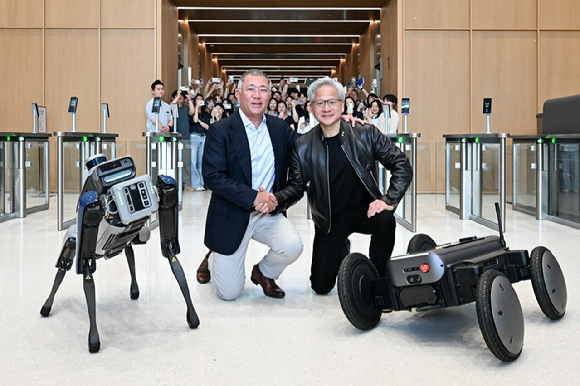 정의선 현대차 회장과 젠슨 황 엔비디아 CEO [사진=현대차]