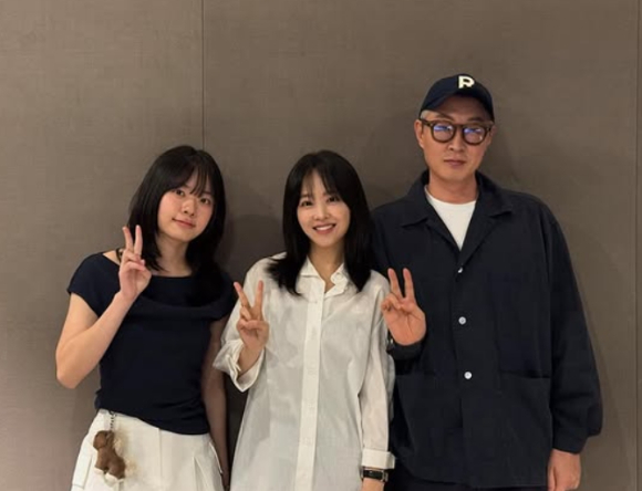 배우 이재인, 박보영, 강형철 감독이 영화 '하이파이브' GV에서 포즈를 취하고 있다. [사진=NEW]