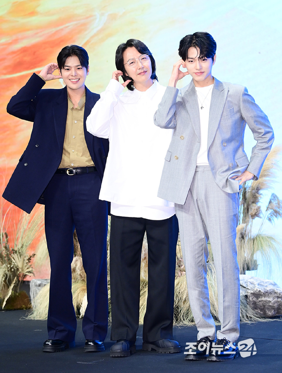 배우 려운-윤상현-이진우가 16일 오후 서울 구로구 신도림 더세인트에서 열린 지니 TV 오리지널 드라마 '나미브' 제작발표회에 참석하고 있다. [사진=정소희 기자]