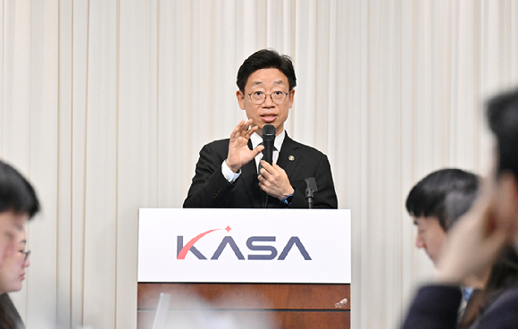 오태석 우주항공청장이 8일 서울에서 기자간담회를 갖고 있다. [사진=우주청]