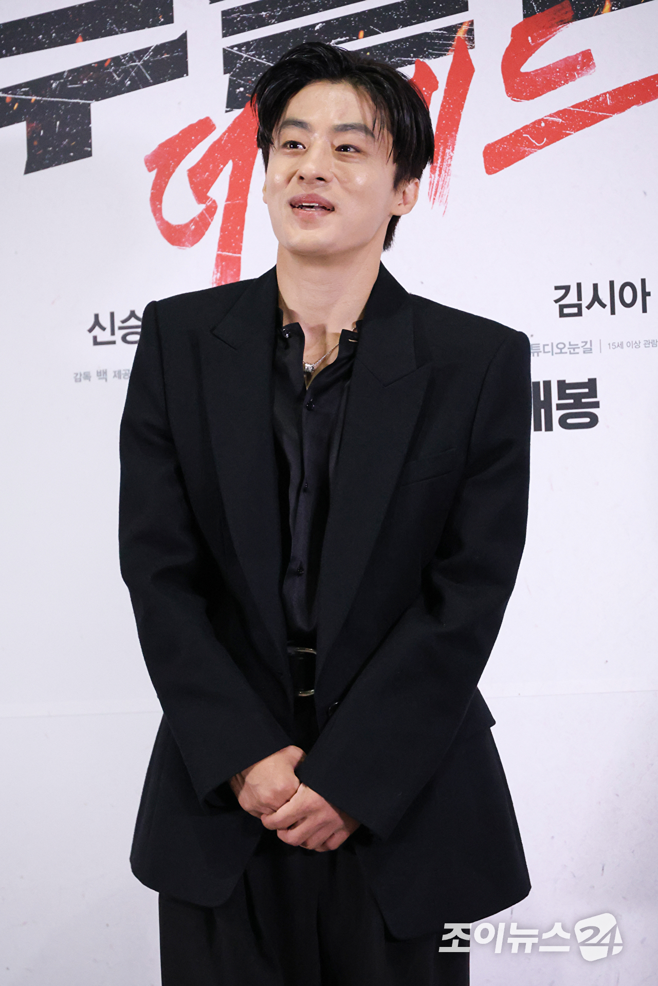 배우 구교환이 16일 오후 서울 송파구 롯데시네마 월드타워점에서 진행된 영화 '부활남: 더 레드'(감독 백종열) 언론시사회에 참석해 포즈를 취하고 있다. [사진=문수지 기자]
