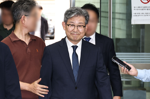 '공정거래법 위반 혐의' 김유신 OCI 대표이사가 지난 18일 서울중앙지방법원에서 구속 전 피의자 심문(영장실질심사)을 받기 위해 법정으로 향하고 있다. [사진=연합뉴스]