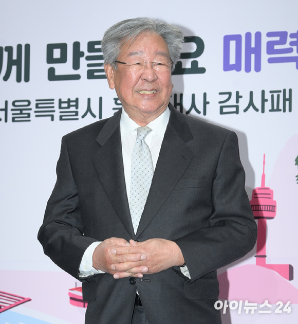 윤일상 작곡가가 사회관계망서비스에 올린 고(故) 최불암 애도 이미지. [사진=윤일상 인스타그램 ]