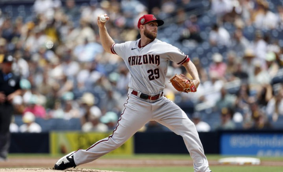 MLB 애리조나에서 뛰고 있는 메릴 켈리는 20일(한국시간) 열린 샌디에이고와 더블헤더 1차전에 선발 등판해 5.1이닝 3실점하며 승리투수가 됐다. [사진=뉴시스]