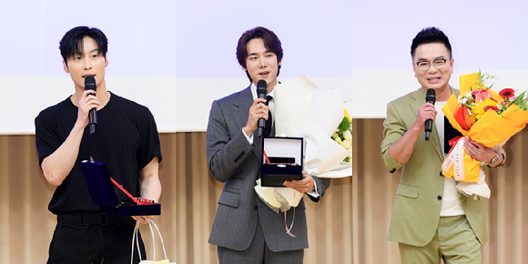방문신 SBS 사장이 2일 SBS 목동 사옥에서 열린'상반기 시상식'에서 하반기 CEO 메시지를 전하고 있다. [사진=SBS]