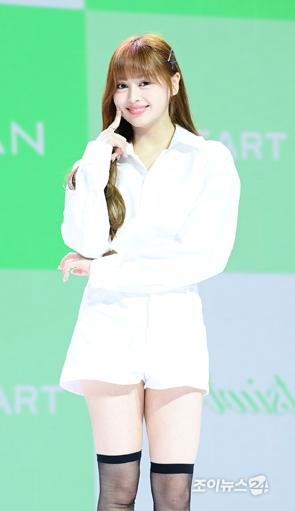 그룹 앳하트 케이틀린이 13일 오후 서울 한남동 블루스퀘어에서 열린 앳하트(AtHeart) 첫 번째 EP '플롯 트위스트'(Plot Twist) 미디어 쇼케이스에 참석하고 있다. [사진=정소희 기자]