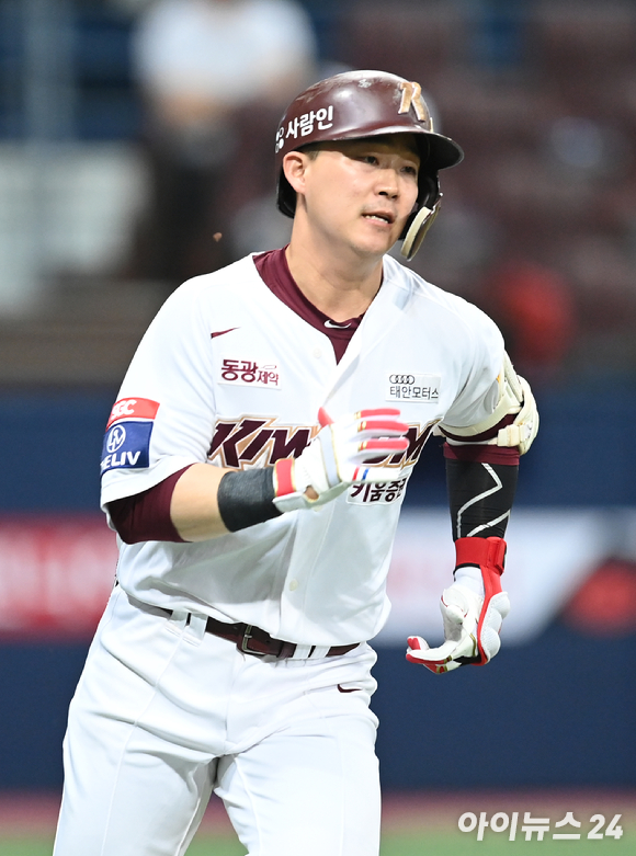 키움 히어로즈 전병우는 30일 열린 KBO 상벌위원회로 부터 제재금 50만원을 부과받았다. 그는 지난 26일 LG 트윈스와 원정 경기 도중 심판의 볼-스트라이크 판정에 대해 항의하다 퇴장당했다. [사진=김성진 기자]