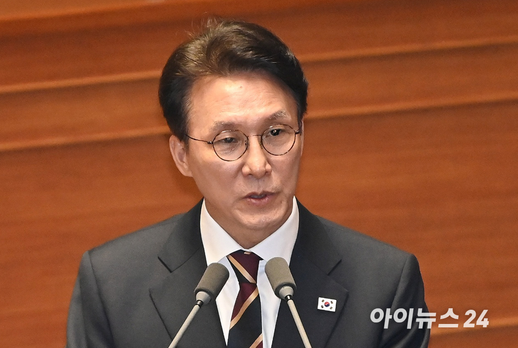 조희대 대법원장이 지난 12일 서울 서초구 대법원 중앙홀에서 열린 '2025 대한민국 법원의 날 기념식'에서 시상을 마친 뒤 자리로 돌아가고 있다. 2025.9.12 [사진=연합뉴스]