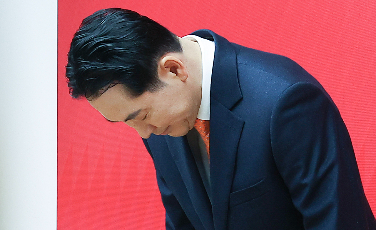 국민의힘 장동혁 대표가 7일 서울 여의도 중앙당사에서 당 쇄신안을 발표하며 고개 숙여 인사하고 있다. 2026.1.7 [공동취재] [사진=연합뉴스]