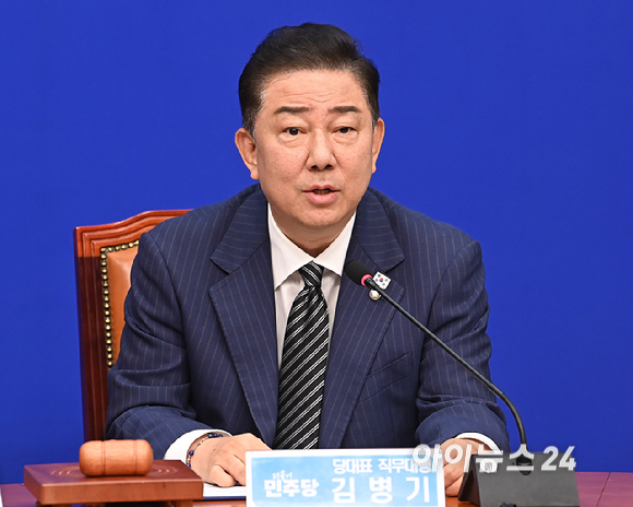 김병기 더불어민주당 대표 직무대행 겸 원내대표가 16일 오전 서울 여의도 국회에서 열린 최고위원회의에서 발언하고 있다. [사진=곽영래 기자]