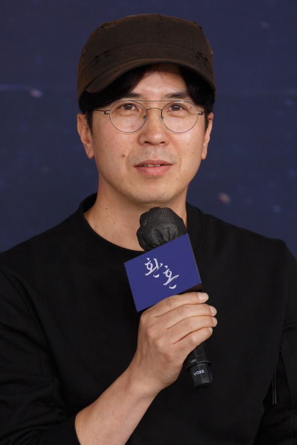 박준화 PD가 14일 온라인으로 진행된 tvN 새 토일드라마 '환혼' 제작발표회에 참석해 소감을 말하고 있다. [사진=tvN]