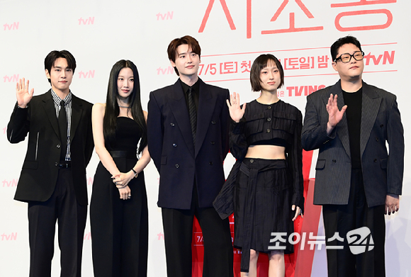 배우 강유석-문가영-이종석-류혜영-임성재가 1일 오후 서울 영등포구 더링크서울 트리뷰트포트폴리오 호텔에서 열린 tvN 새 토일드라마 '서초동' 제작발표회에 참석하고 있다. [사진=정소희 기자]