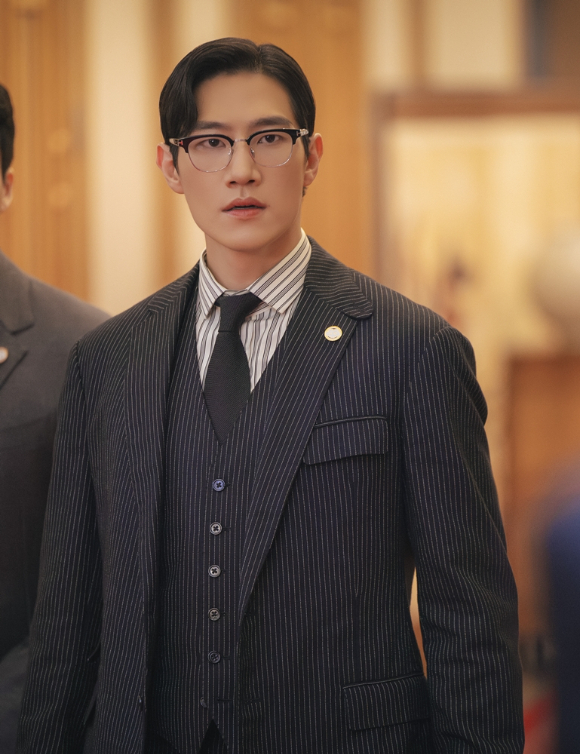 '21세기 대군부인' 아이유-변우석 스틸 [사진=MBC]