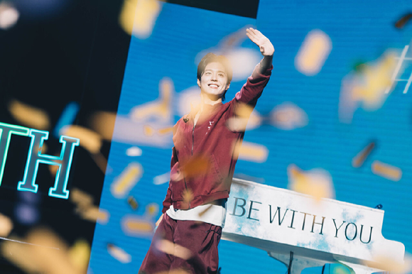 박보검이 지난 6일 마카오 더 런더너 아레나에서 진행된 팬미팅에서 팬들을 만나고 있다. [사진=더블랙레이블]