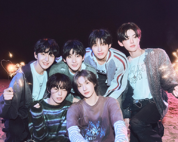 킥플립 단체 콘셉트 포토 [사진=JYP엔터테인먼트]