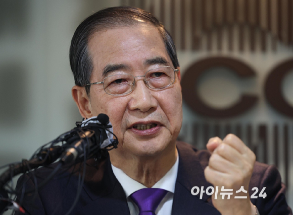 한덕수 무소속 대선 예비후보가 7일 서울 중구 한국프레스센터에서 서울외신기자클럽 초청 기자간담회를 갖고 있다. [사진=국회사진취재단]