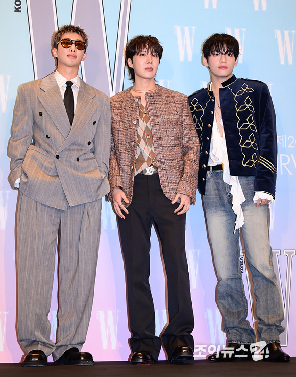 그룹 방탄소년단(BTS) RM-제이홉-뷔가 15일 오후 서울 종로구 포시즌스 호텔에서 열린 제20회 유방암 인식 항상 캠페인 자선 행사 'LOVR YOUR'에 참석하고 있다. [사진=정소희 기자]