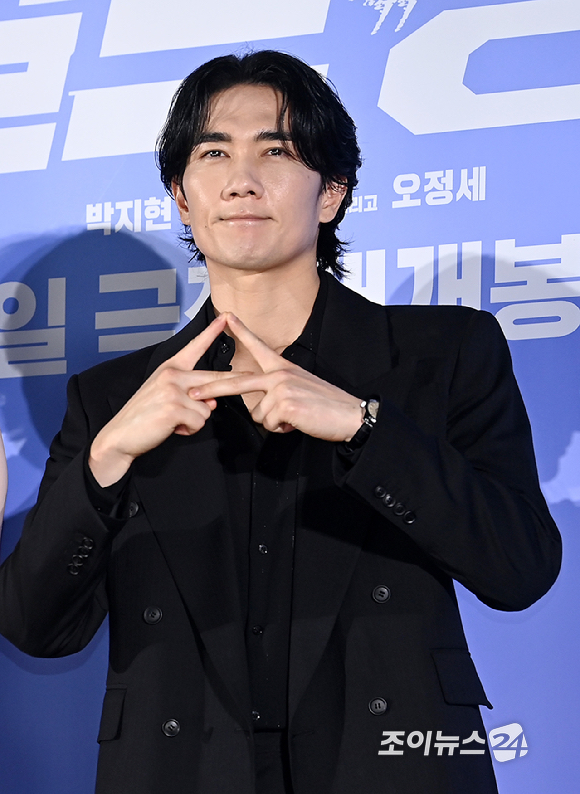 배우 엄태구가 7일 오전 서울 자양동 롯데시네마 건대입구에서 열린 영화 '와일드 씽' 제작보고회에서 포토타임을 갖고 있다. [사진=곽영래 기자]