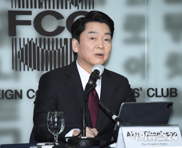 윤석열 국민의힘 대선후보가 지난달 28일 서울 여의도 중앙당사에서 '디지털 지구(Digital Earth) 시대' 대한민국 디지털 경제 비전발표를 하고 있다. [사진=김성진 기자]