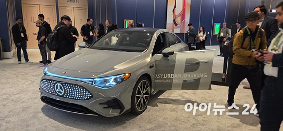 CES 2026이 열리는 6~9일(현지시간) 미국 라스베이거스 도심 곳곳에서 무료 운영 중인 '죽스' 로보택시. [사진=박지은 기자]