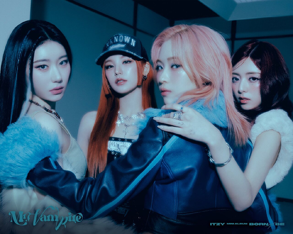 ITZY 'Mr. Vampire' 단체 콘셉트 포토 [사진=JYP엔터테인먼트]