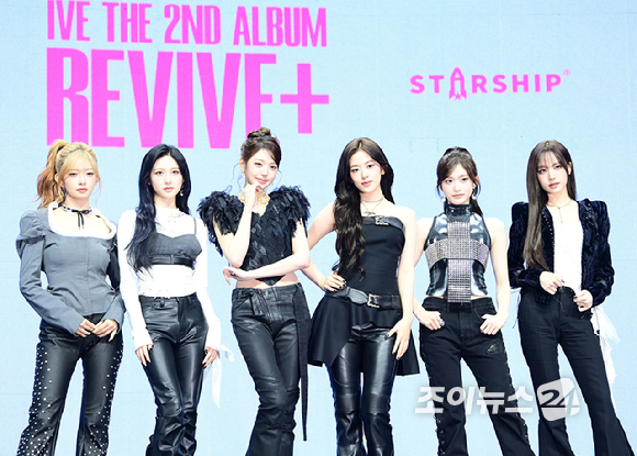 그룹 아이브가 23일 오후 서울 광진구 광장동 예스24라이브홀에서 열린 아이브(IVE) 정규 2집 '리바이브 플러스'(REVIVE+) 발매 기념 쇼케이스에 참석하고 있다. [사진=정소희 기자]