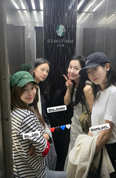 이진이 그룹 핑클 완전체 사진을 공개했다. [사진=이진 인스타그램 ]