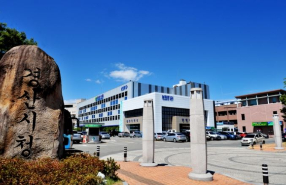 경상북도 한 지자체에서 만든 대선 투표참여 독려 영상에 폭력적인 장면이 다수 포함돼 논란이 일었다. 사진은 해당 영상 썸네일. [사진=경산시 유튜브]