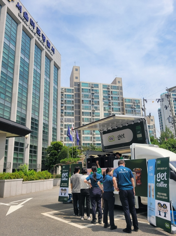 편의점 CU가 진행하는 get 커피차. [사진=CU] 
