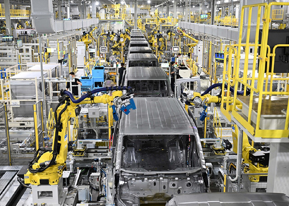 화성 EVO 플랜트 이스트 차체 용접 생산라인. [사진=기아]