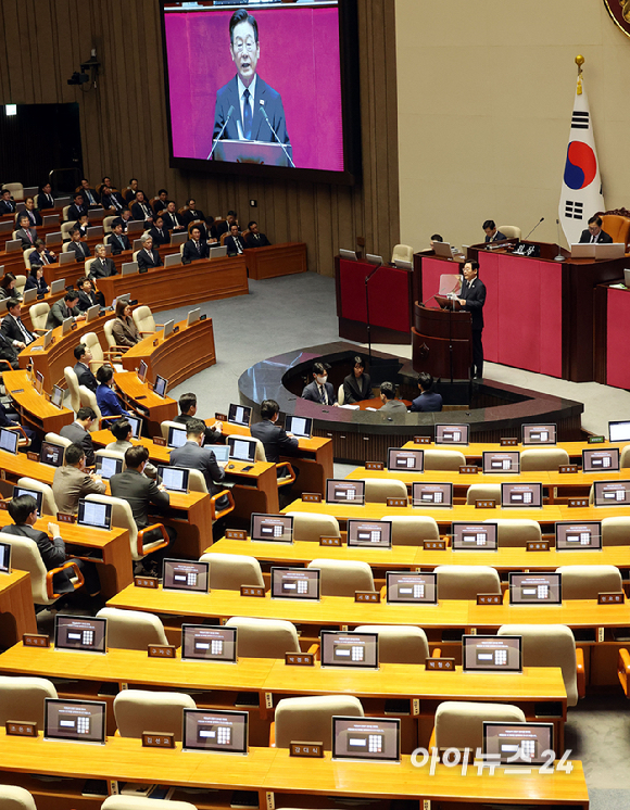 이재명 대통령이 4일 오전 서울 여의도 국회 본회의장에서 내년도 정부 예산안에 대한 시정연설을 하고 있다. 국민의힘은 불참했다. [사진=국회사진기자단]