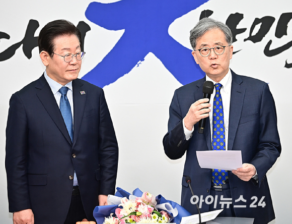 김현종 외교안보 보좌관이 7일 오전 서울 여의도 국회에서 열린 최고위원회의에 앞서 열린 임명식에서 소감을 밝히고 있다. [사진=곽영래 기자]