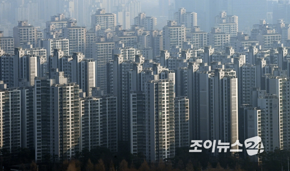 서울 강남구 삼성동 파르나스 타워에서 바라본 잠실 아파트 전경. [사진=김성진 기자]
