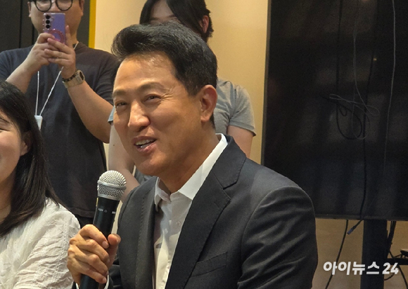 오세훈 서울시장이 18일 서울 성동구 링키지랩에서 열린 서울영커리언스 인턴십 현장소통 간담회에 참석해 인사말하고 있다. 2026.6.18 [사진=연합뉴스]