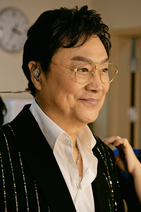 영화 '오빠 남진'의 주인공인 가수 남진이 인터뷰를 진행했다. [사진=(주)바보들 ]