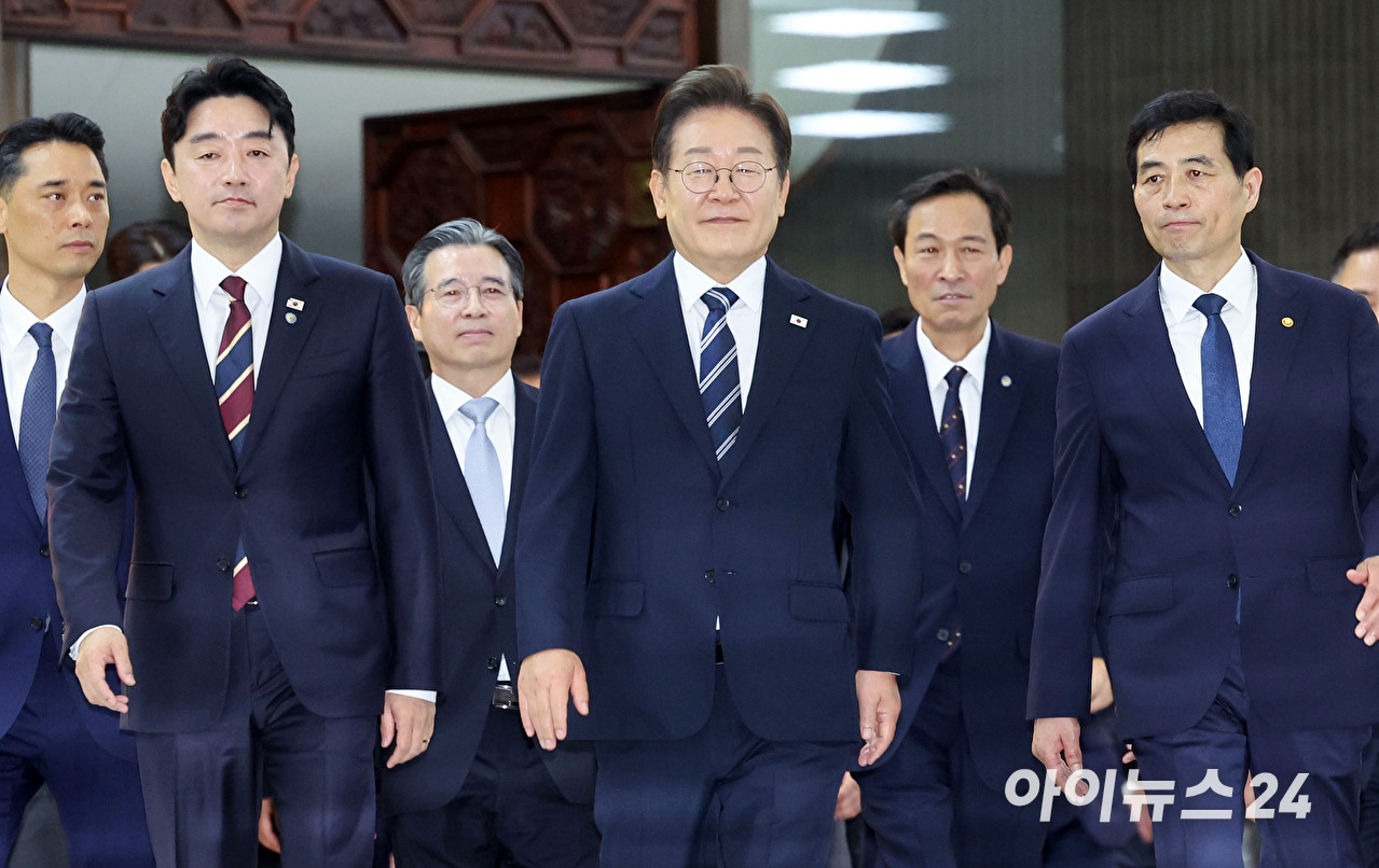 이재명 대통령이 26일 국회에서 열린 제426회국회(임시회) 제2차 본회의에서 2025년도 제2회 추가경정예산안에 대한 정부의 시정연설을 하고 있다. [사진=국회사진기자단]