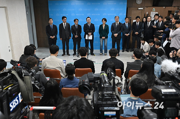 김부겸 전 국무총리가 30일 서울 여의도 국회 소통관에서 대구시장 출마를 선언하고 있다. [사진=곽영래 기자]