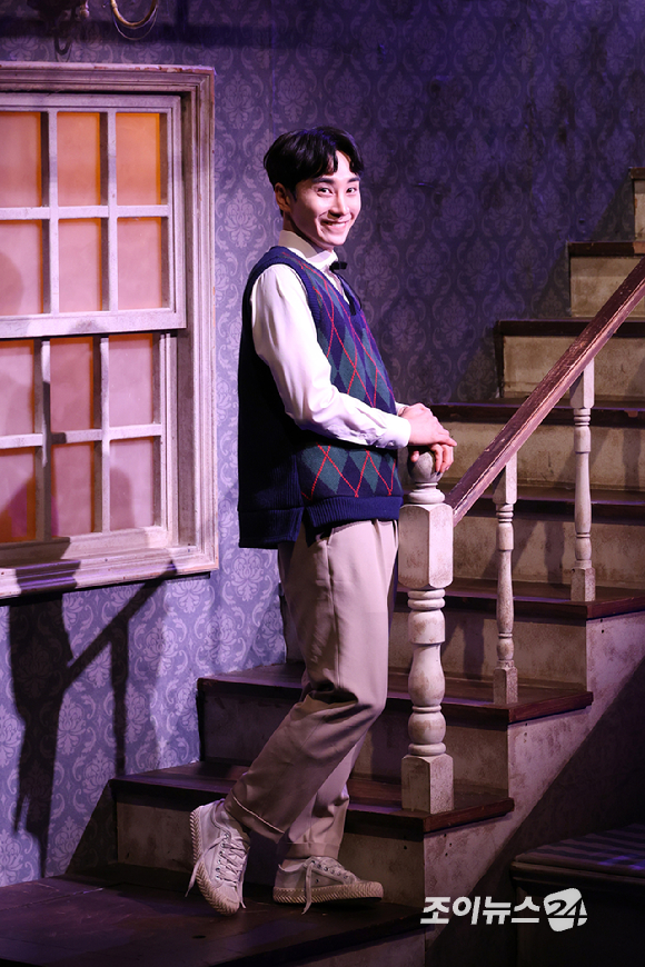 배우 김시유가 19일 오후 서울 종로구 동숭동 대학로티오엠에서 진행된 연극 '오펀스' 프레스콜에 참석해 열연을 펼치고 있다. [사진=문수지 기자]