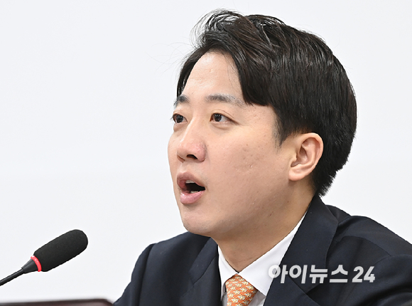 이준석 개혁신당 당대표가 28일 오전 서울 여의도 국회에서 열린 최고위원회의에서 발언하고 있다. [사진=곽영래 기자]