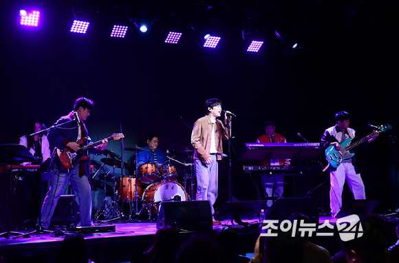 아묻따밴드가 12일 오후 서울 동숭동 SA홀에서 열린 첫 디지털 싱글 '알고 있잖아' 발매 기념 쇼케이스에 참석하고 있다. [사진=정소희 기자]