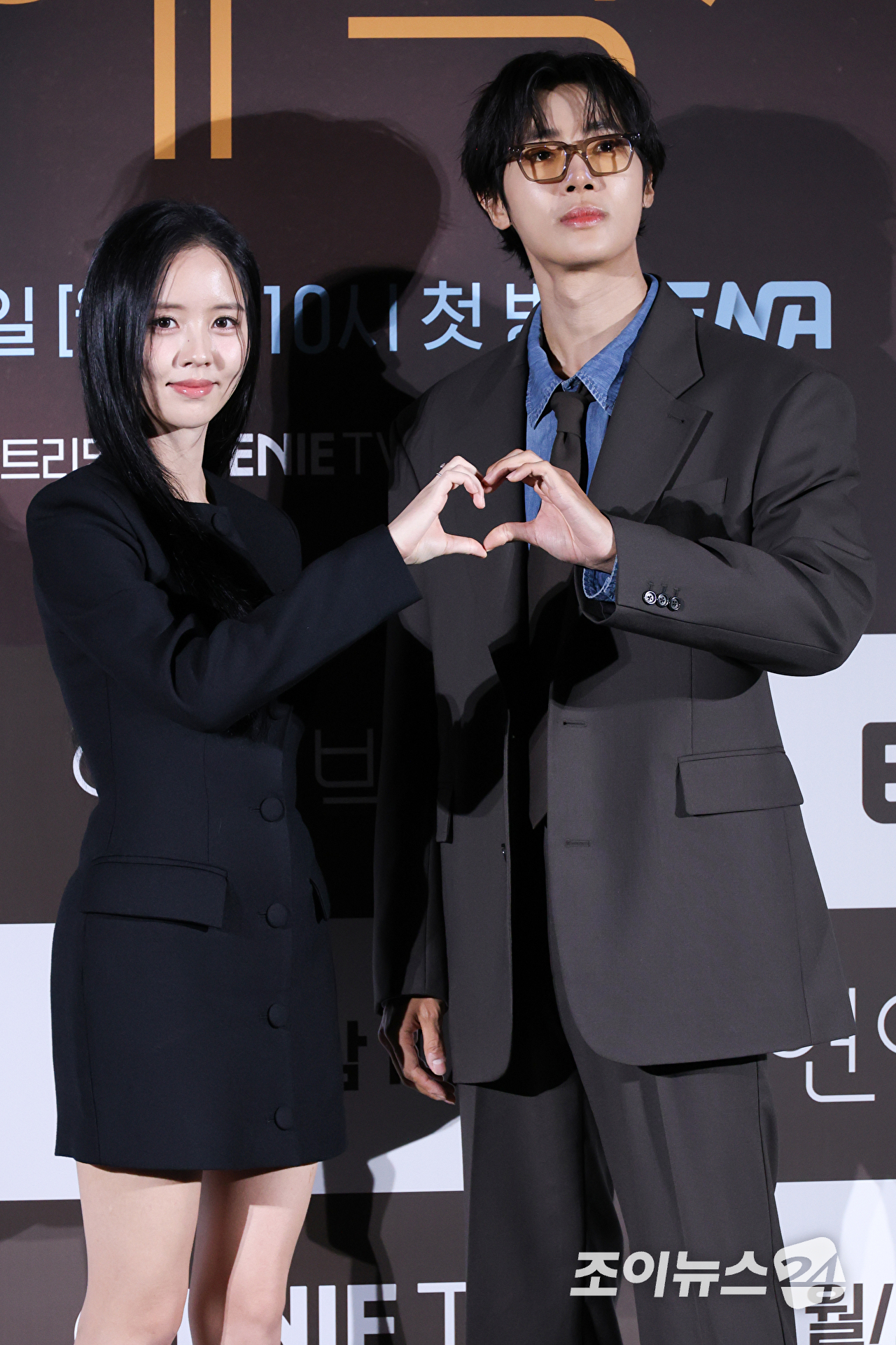 배우 김소현, 추영우가 2일 오후 서울 용산구 CGV아이파크몰점에서 진행된 ENA 새 월화드라마 '연애박사' 제작발표회에 참석해 포즈를 취하고 있다. [사진=문수지 기자]