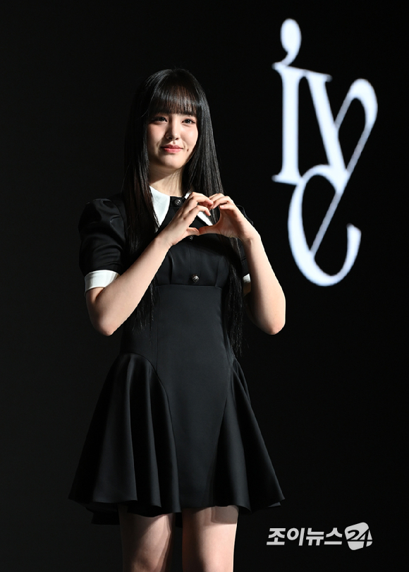 그룹 아이브 리즈가 10일 오후 서울 영등포구 여의도동 콘래드 호텔에서 열린 첫 번째 정규 앨범 '아이해브 아이브(I've IVE)' 발매 기념 기자간담회에서 포즈를 취하고 있다. [사진=김성진 기자]